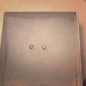 14 c. White Gold Dimond Earrings (REAL Diamonds)